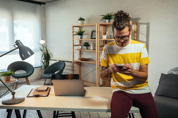 What Are the Key Variables to Consider When Designing Wearable Health Technologies in the UK?